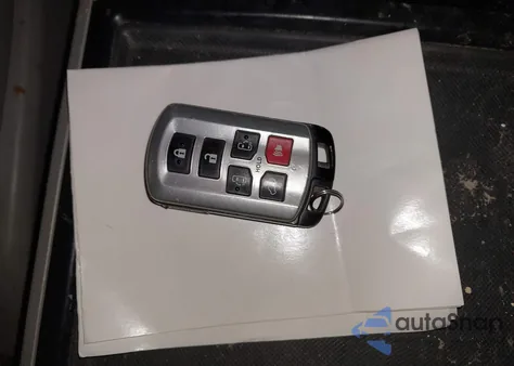 2015 Toyota Sienna Xle 8 Passenger z USA, uszkodzony, nr VIN 5TDYK3DC7FS533603